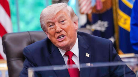 Trump comenta una opción para abrir el estrecho de Ormuz