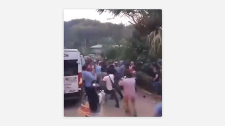 VIDEO: Lugareños persiguen con machetes a un alcalde mexicano