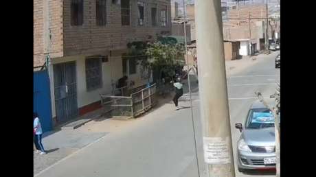 FUERTE VIDEO: Sicario dispara a quemarropa a hombre frente a su hija