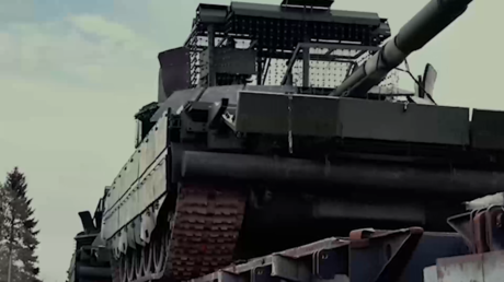 VIDEO: Ejército ruso recibe tanques modernizados T-90, T-80 y T-72