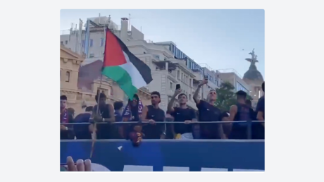 VIDEO: Lamine Yamal celebra el título del FC Barcelona con la bandera de Palestina