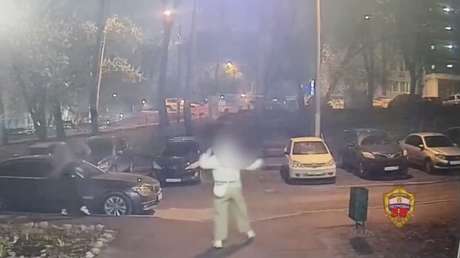 VIDEO: Discute con dos mujeres y decide desquitarse destrozando coches