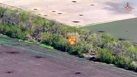VIDEO: Artilleros rusos destruyen puestos enemigos de control de drones con impactos precisos