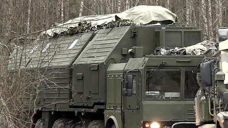 Putin: El sistema de misiles Oréshnik puede llevar ojivas nucleares