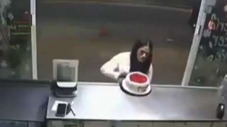 VIDEO: Una mujer perpetra el robo 'más dulce' de México y se convierte en 'Lady Pastel'