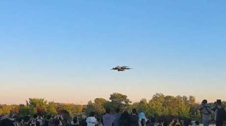 VIDEOS: Aviones de transporte C-17 aterrizan en China en vísperas de la visita de Trump