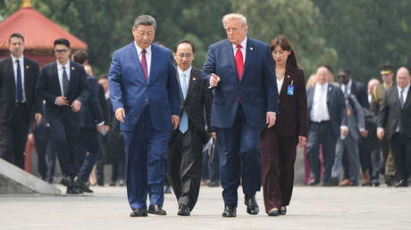 Guardias de seguridad chinos impiden el acceso a un agente de EE.UU. armado al Templo del Cielo antes de la llegada de Trump