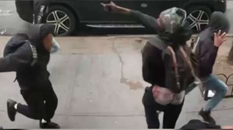 ATERRADOR VIDEO: Violento enfrentamiento entre dos pandillas deja una niña herida por bala perdida