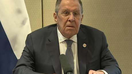 VIDEO: Lavrov reprende y luego bromea con un periodista por interrumpir su rueda de prensa