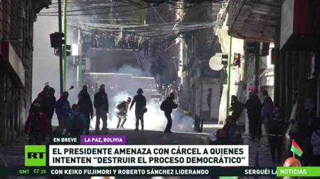 Presidente de Bolivia amenaza con cárcel a quienes intenten "destruir el proceso democrático"