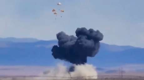Base de la Fuerza Aérea de EE.UU. bajo confinamiento tras dramático choque de 2 jets (VIDEO)