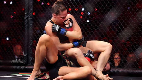 VIDEO: Famosa luchadora somete a su rival en 17 segundos en un esperado regreso y se despide de las MMA