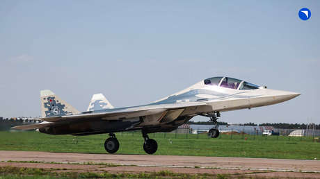 El caza ruso de quinta generación Su-57 levanta el vuelo en su versión biplaza (IMÁGENES)