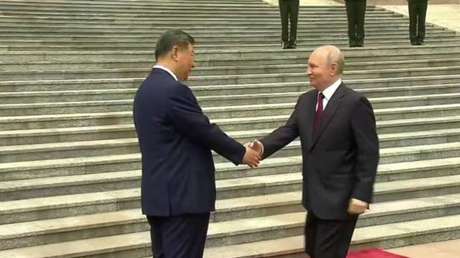 Así llegó Vladímir Putin en la limusina presidencial rusa AURUS (VIDEO)
